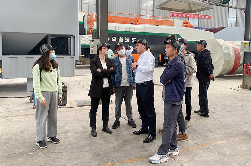 华中科技大学、中南大学一行莅临Vsport生产基地考察调研.jpg 华中科技大学、中南大学一行莅临Vsport生产基地考察调研